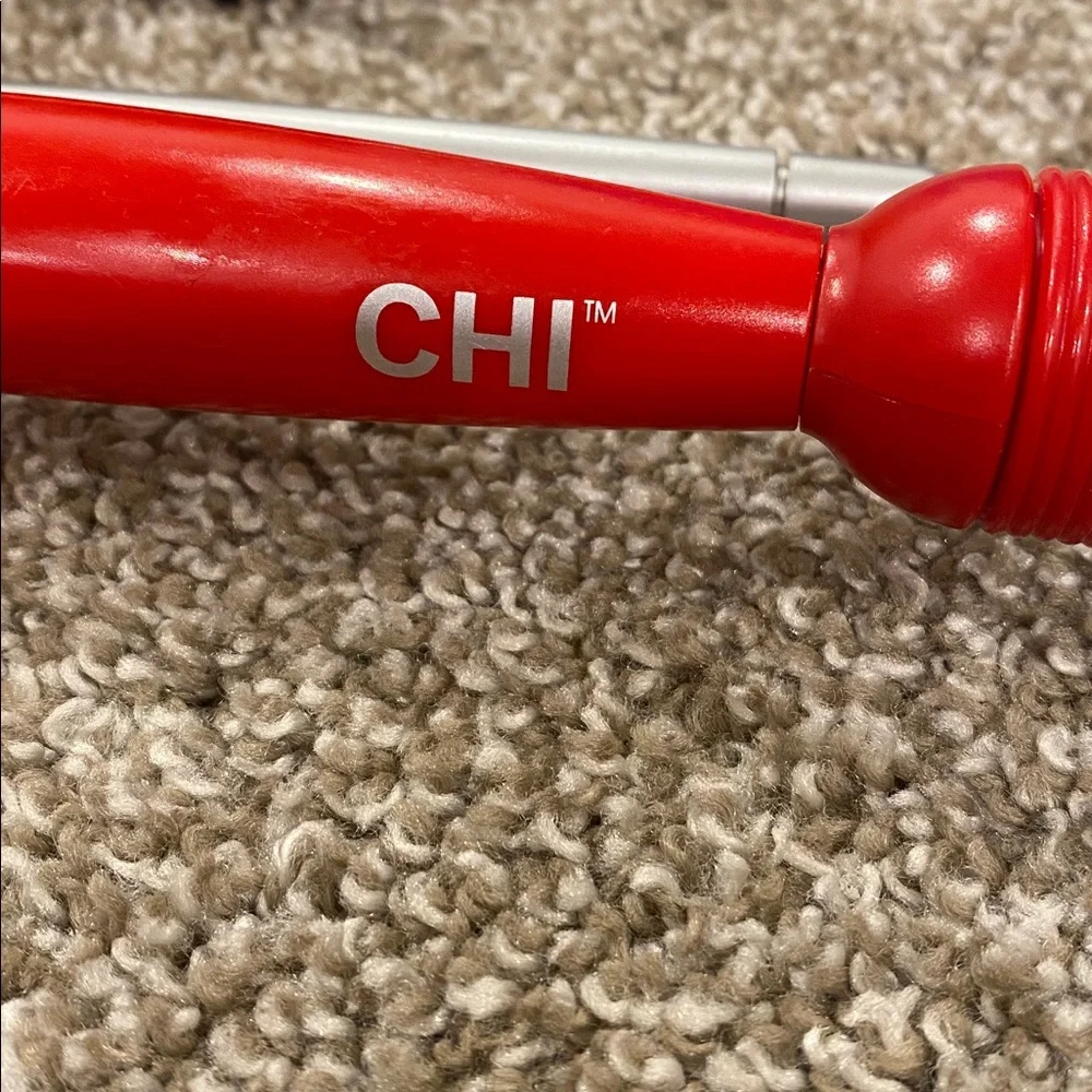 CHI triple curl 1.5 inch barrel curling iron excellent condition